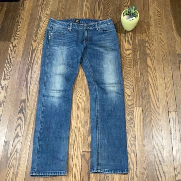Lee Regular Fit Blue Jeans 28 Waist, 29.5 Inseam.  Excellent Condition! - Picture 2 of 5
